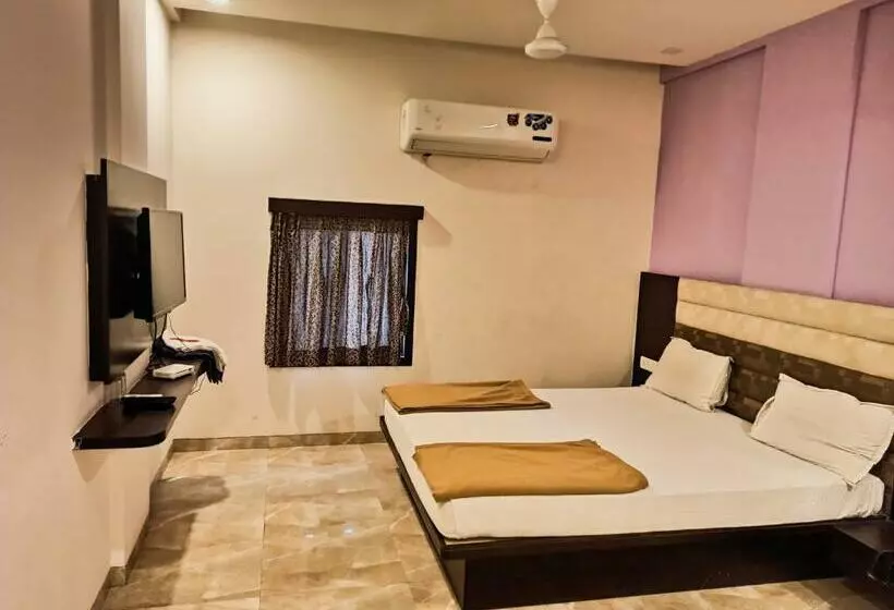 Hotelli Narmada And Guest House