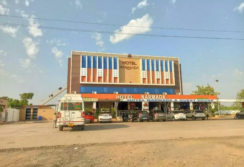 Hotelli Narmada And Guest House