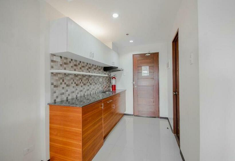 בית מלון כפרי Cornerstone Manor Inn