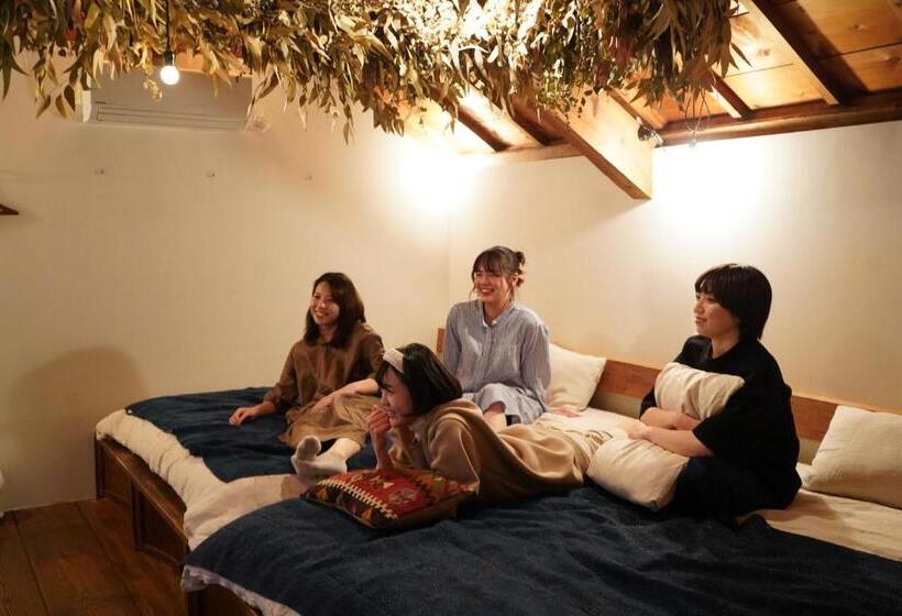 הוסטל The Bath & Bed Hayama