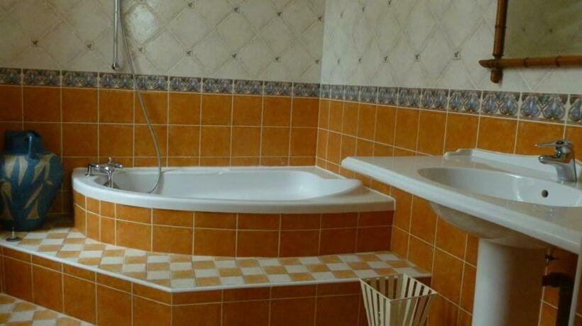 مبيت وإفطار Château Lagaillarde