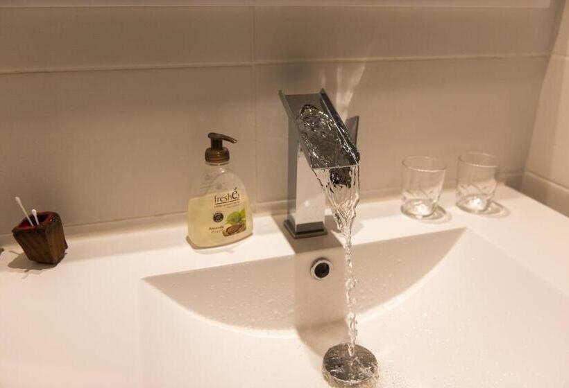 تختخواب و صبحانه Maison D'hôtes Aux Deux Cigognes