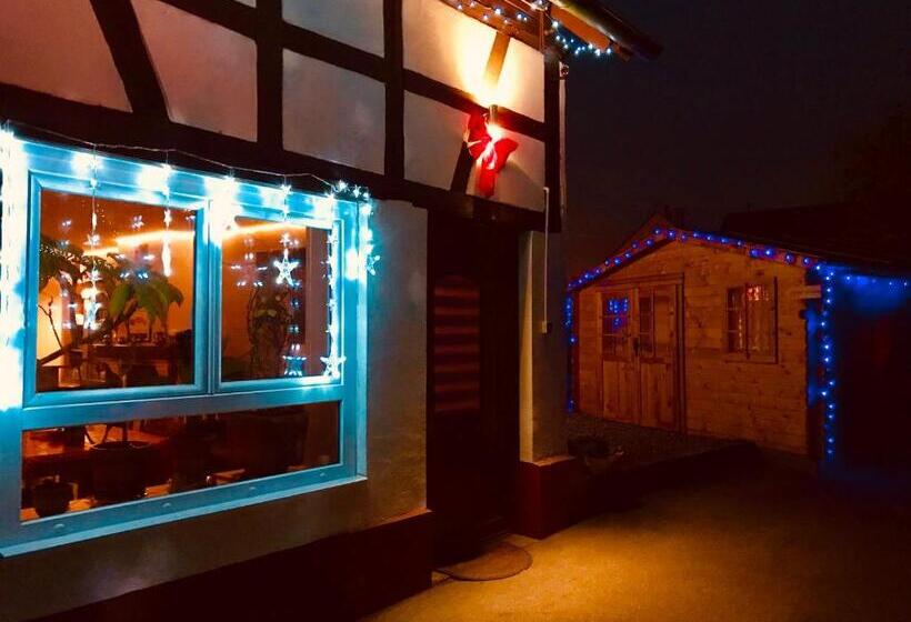 تختخواب و صبحانه Maison D'hôtes Aux Deux Cigognes