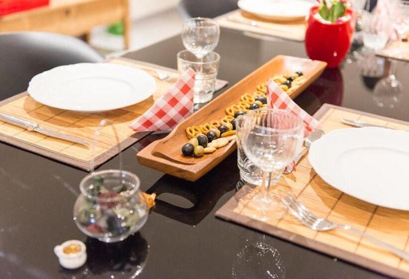 تختخواب و صبحانه Maison D'hôtes Aux Deux Cigognes