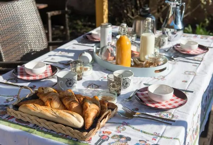 ベッドアンドブレックファースト Maison D'hôtes Aux Deux Cigognes