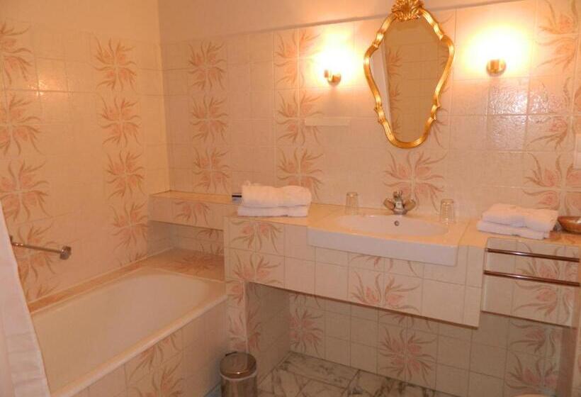 Отель Château De Mavaleix