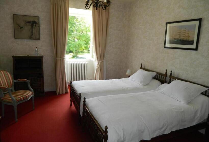 Отель Château De Mavaleix