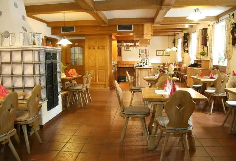 Hotelli Gasthaus Zur Linde
