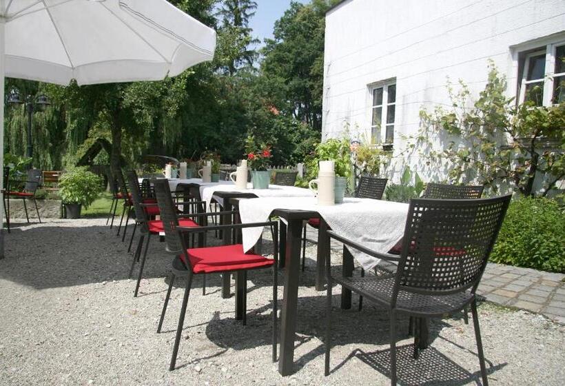 ホテル Gasthaus Zur Linde