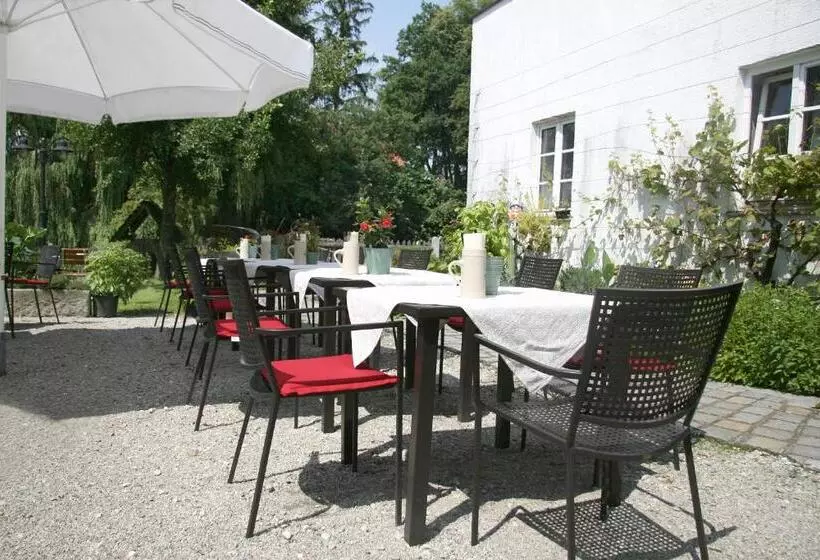 Hotelli Gasthaus Zur Linde