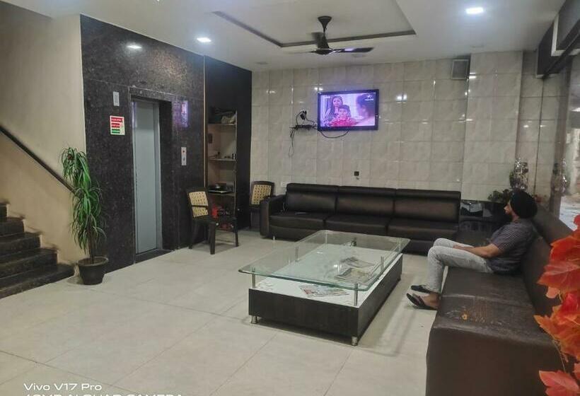 Hotel Raj Tirath Niwas