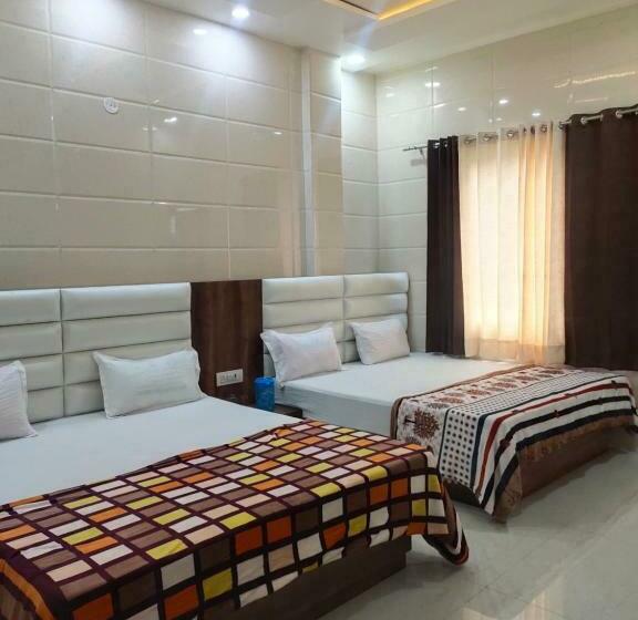 Hotel Raj Tirath Niwas