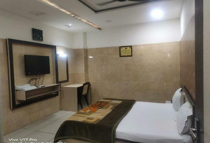 Hotel Raj Tirath Niwas