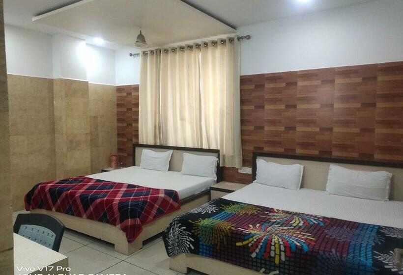 Hotel Raj Tirath Niwas