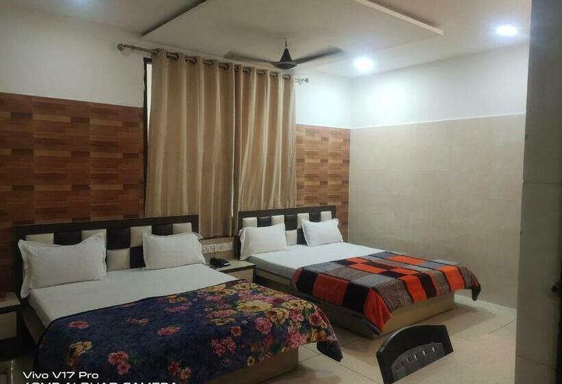 Hotel Raj Tirath Niwas