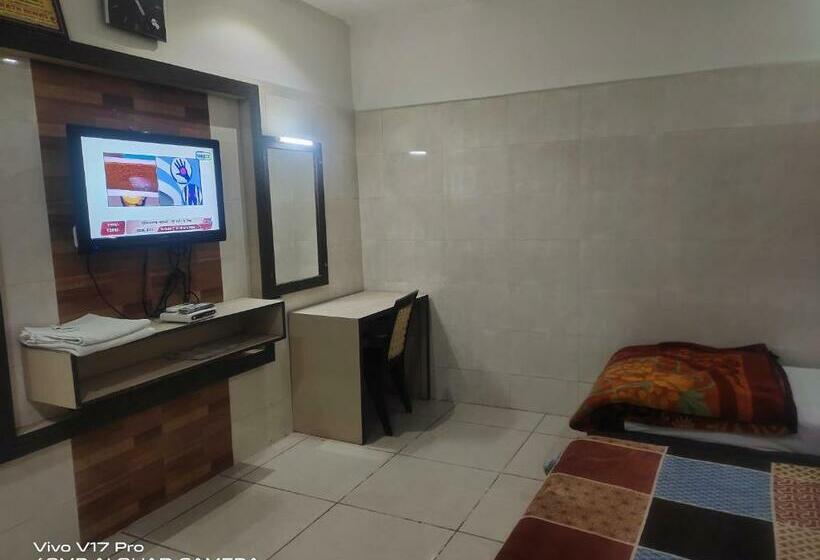 Hotel Raj Tirath Niwas