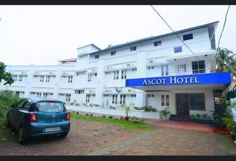 ホテル Ascot