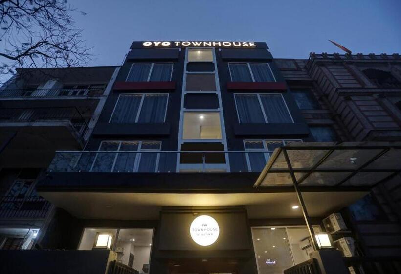 هتل Townhouse 587 Sec 19