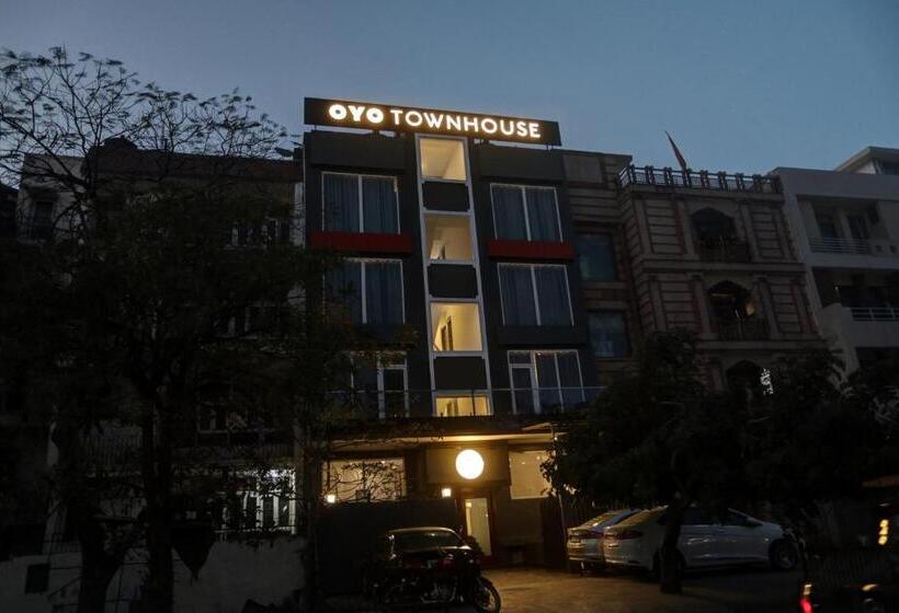 هتل Townhouse 587 Sec 19