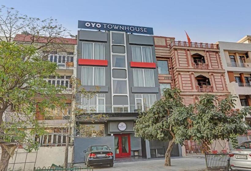 هتل Townhouse 587 Sec 19