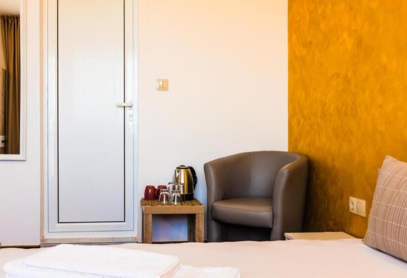 Pensionat Guest House Theona