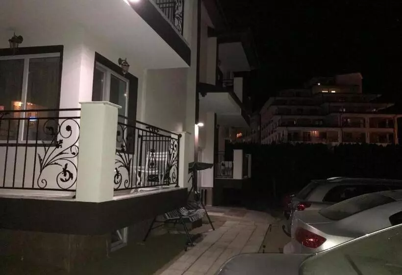 ペンション Guest House Theona