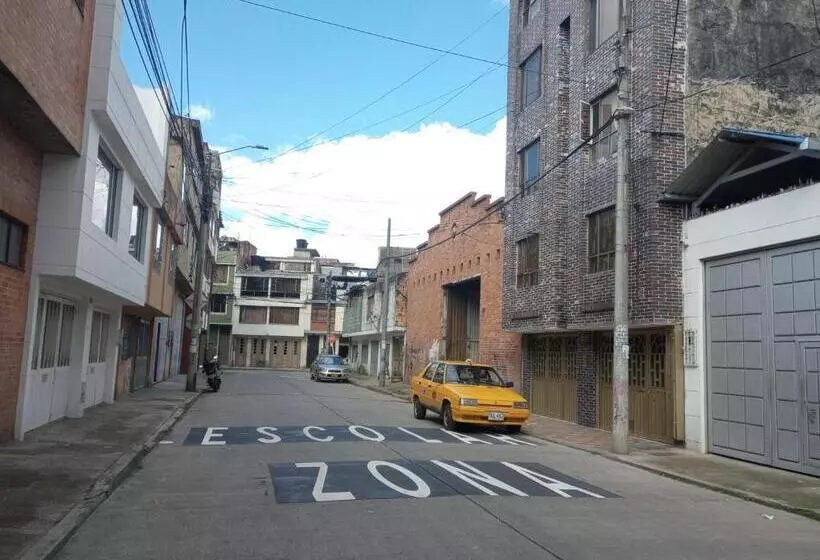 Aamiaismajoitus (B&B) Habitaciones C&s Bogotá