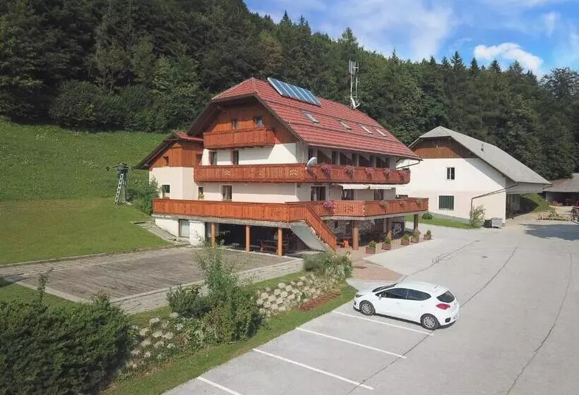 پانسیون Guest House Pr Ambružarju & Apartments