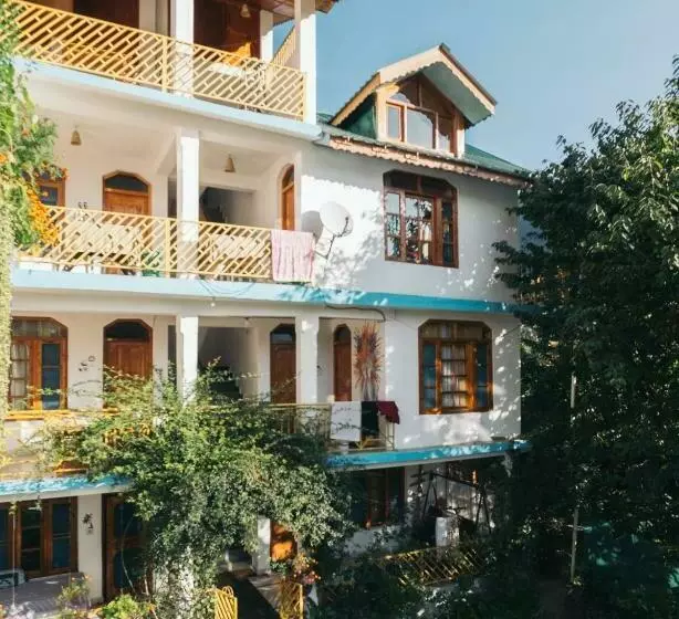 ペンション Orchards House The Hidden Tribe