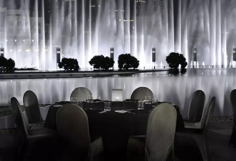 Armani Hotel Dubai, Burj Khalifa