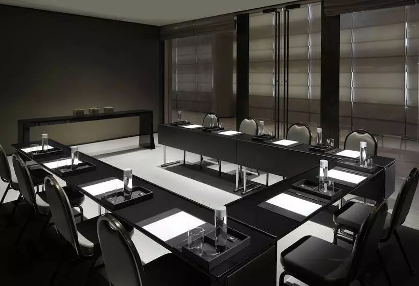 Armani Hotel Dubai, Burj Khalifa