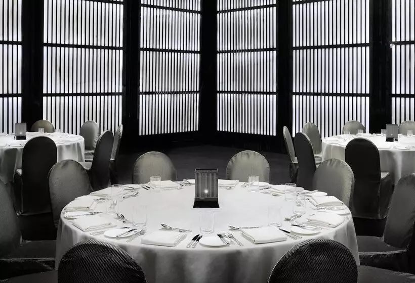 Armani Hotel Dubai, Burj Khalifa