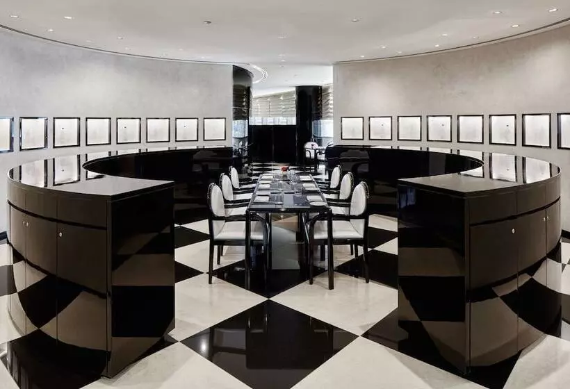 Armani Hotel Dubai, Burj Khalifa
