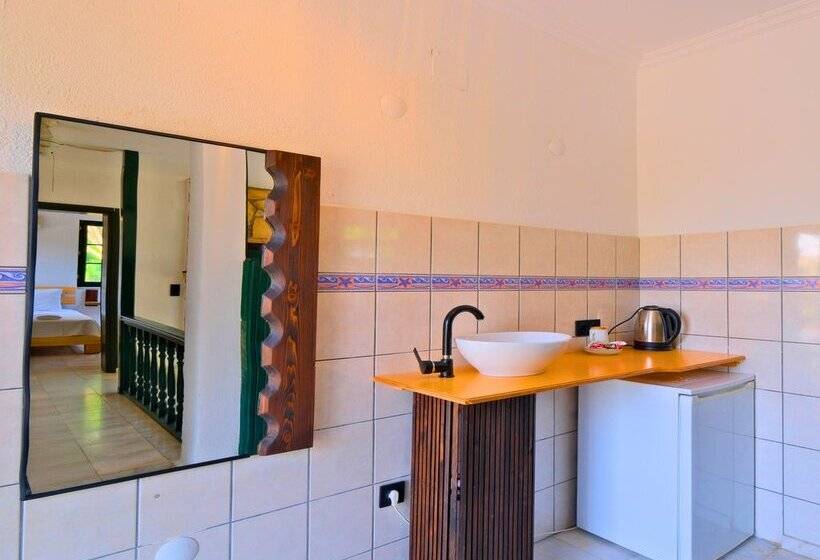 Club Mel Holiday Resort