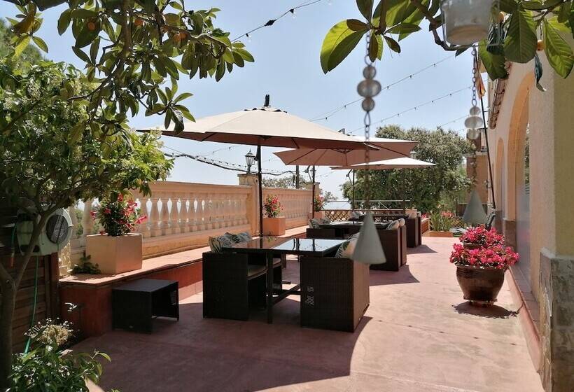 مسافرخانه Cal Music B&b