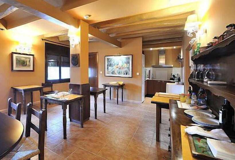 مسافرخانه Priorat Boutique