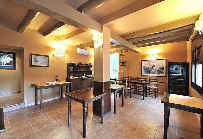 مسافرخانه Priorat Boutique