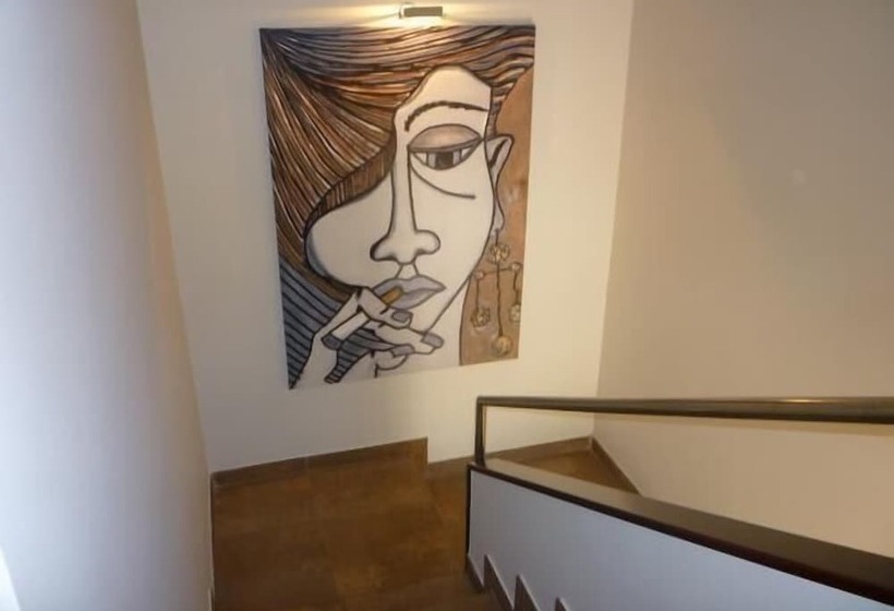 مسافرخانه Priorat Boutique