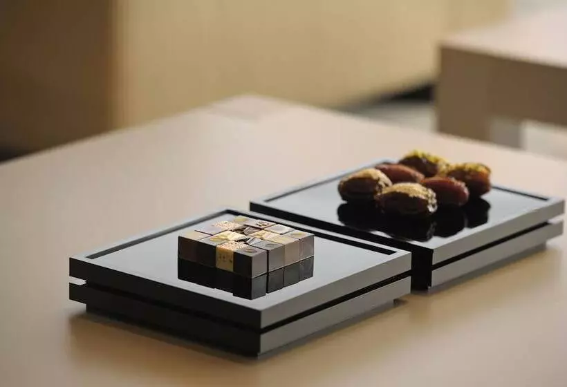 Armani Hotel Dubai, Burj Khalifa