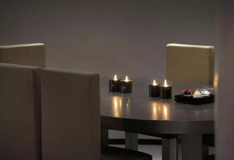 Armani Hotel Dubai, Burj Khalifa