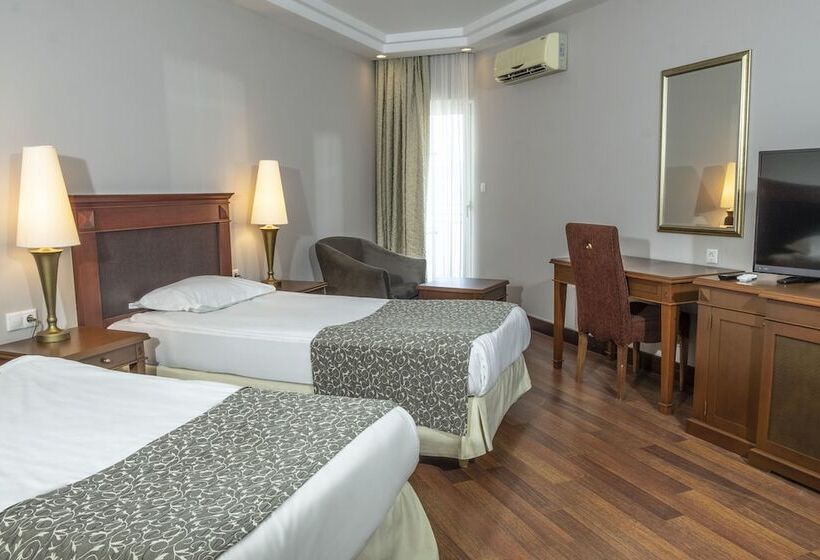 Отель Bodrum Holiday Resort & Spa