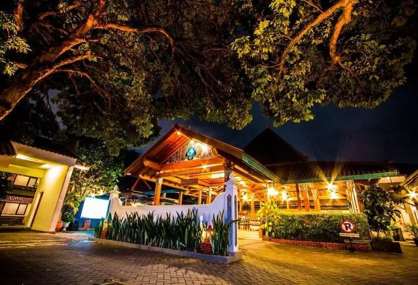 Отель Cakra Kusuma