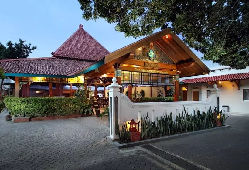 Отель Cakra Kusuma