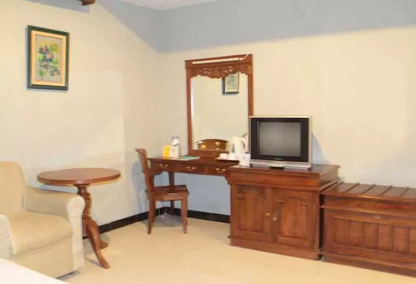 Отель Cakra Kusuma