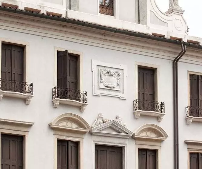 هتل Casa Del Pellegrino