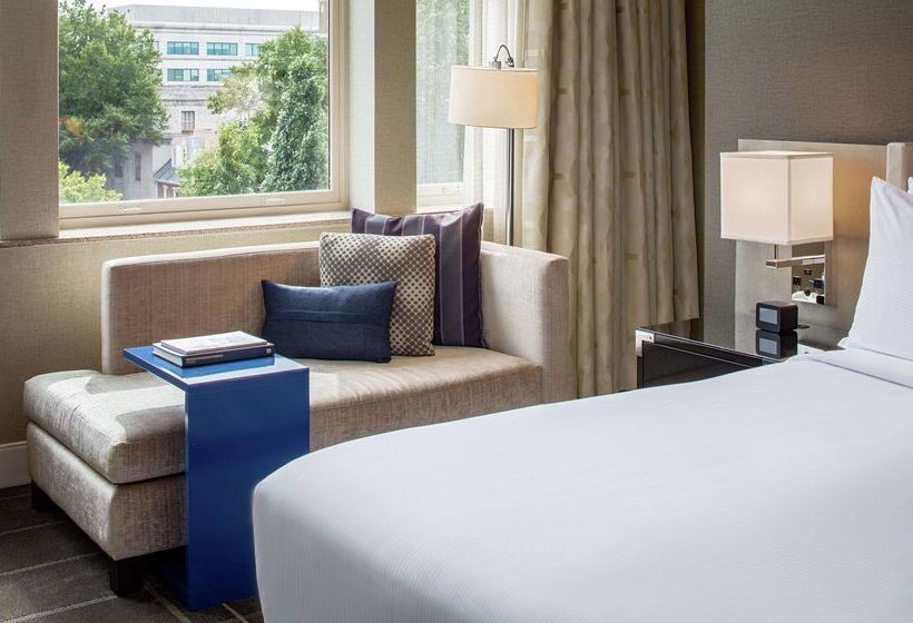 בית מלון כפרי Hilton Richmond Downtown