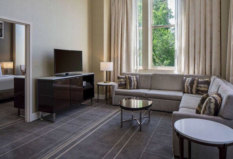 בית מלון כפרי Hilton Richmond Downtown