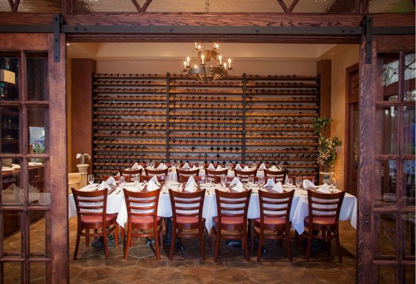 בית מלון כפרי Hilton Richmond Downtown