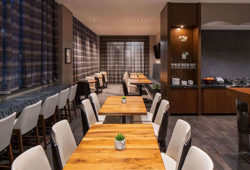 בית מלון כפרי Hilton Richmond Downtown