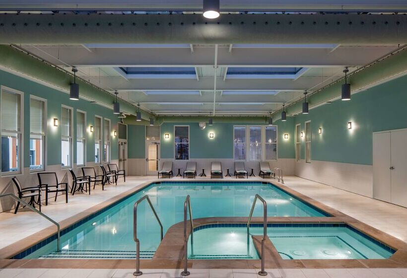 בית מלון כפרי Hilton Richmond Downtown